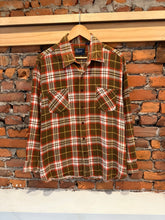 Load image into Gallery viewer, True Vintage JC Penney Flannel Shirt (L)