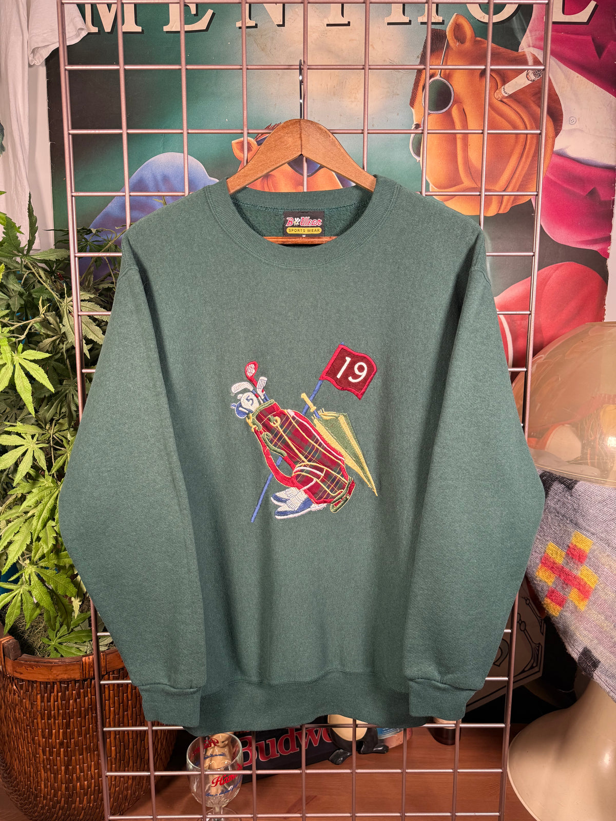 Vintage Embroidered Golf Bag Sweatshirt (M)