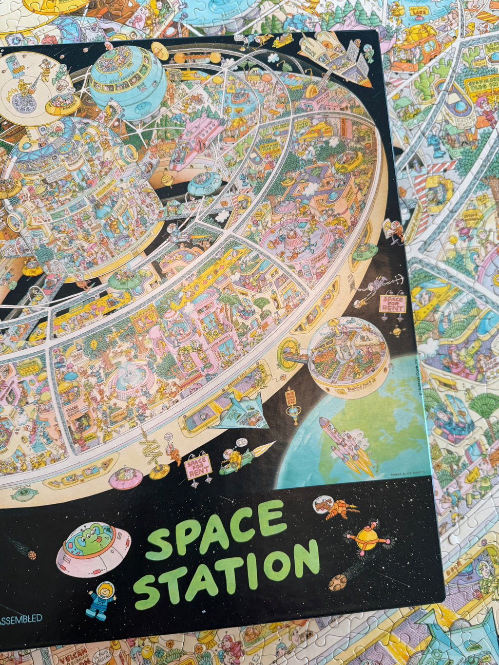 Vintage Space Station 1500 Piece Puzzle (All Pieces)