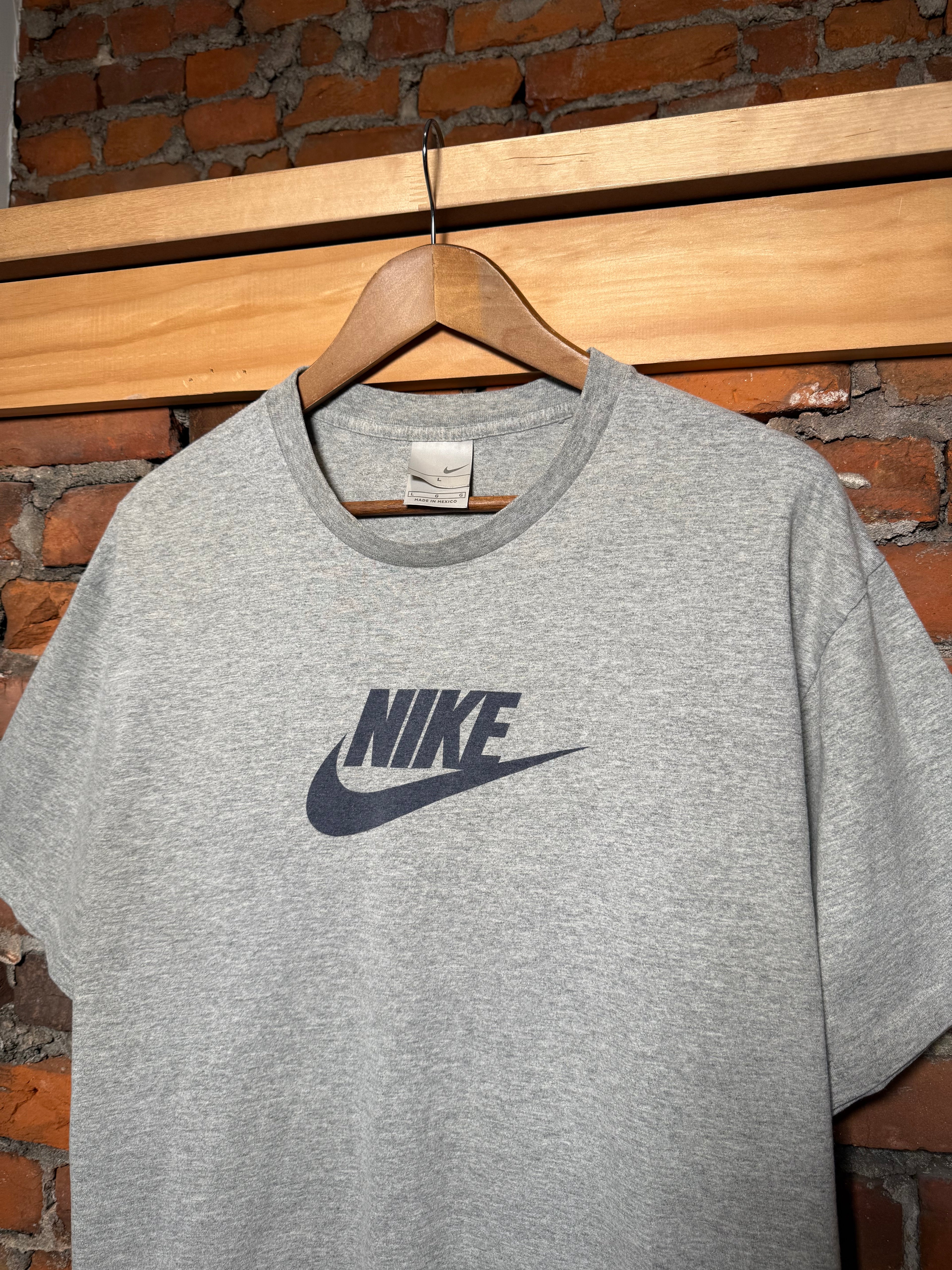 Vintage Y2K Nike Gray T-Shirt (L)