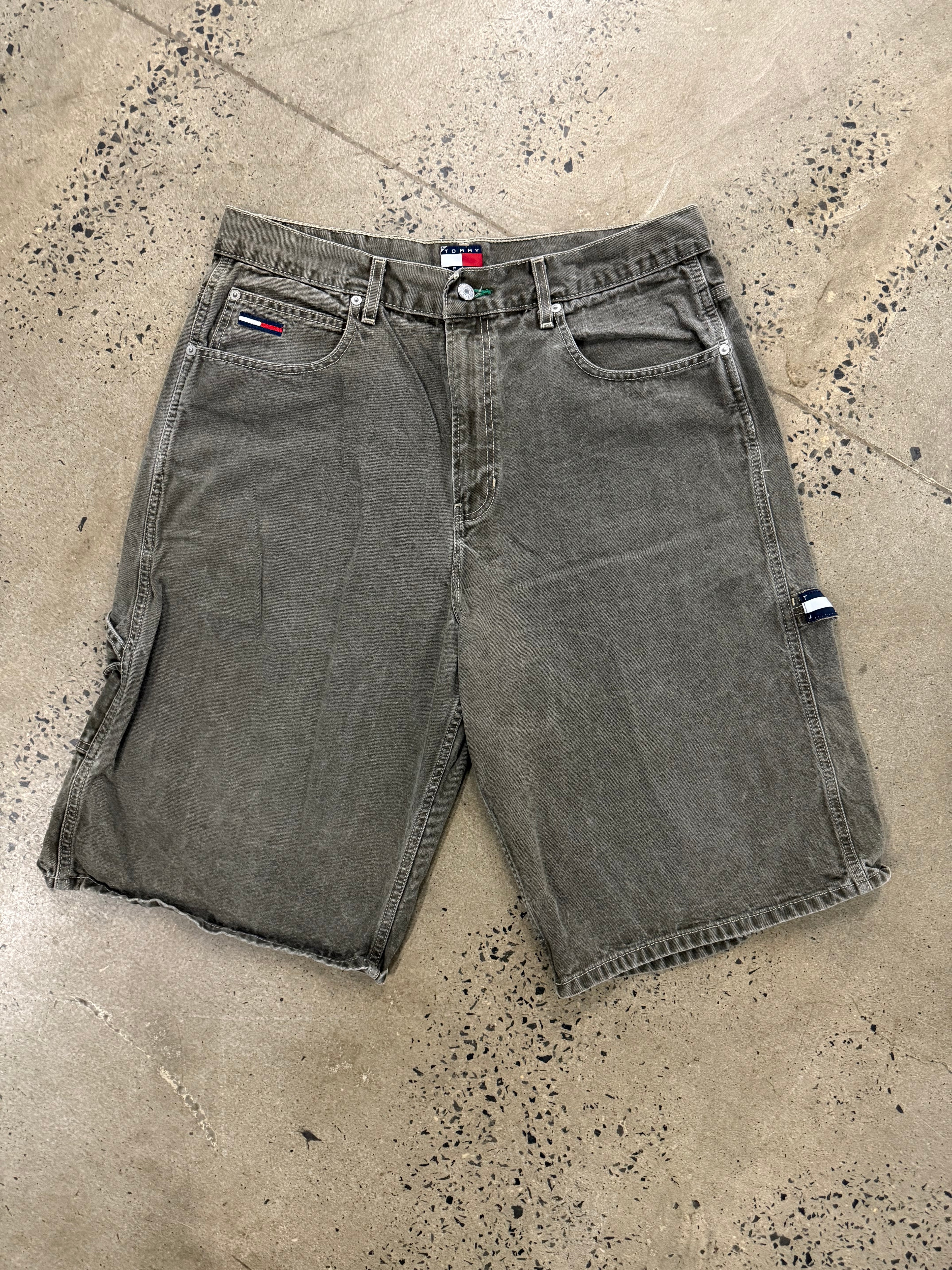 Vintage 90s Tommy Hilfiger Cargo Shorts (35)