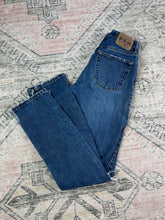 Load image into Gallery viewer, Original Gap Distressed Jeans (29x33)
