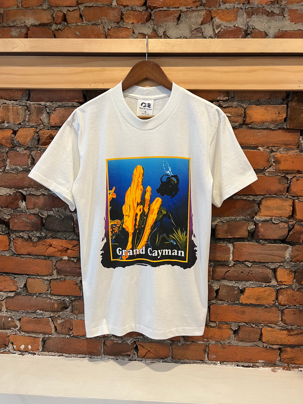 Vintage Grand Cayman Snorkeling Tee (M)