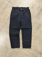 Load image into Gallery viewer, Vintage Black Levi’s 550 Jeans (32x28)
