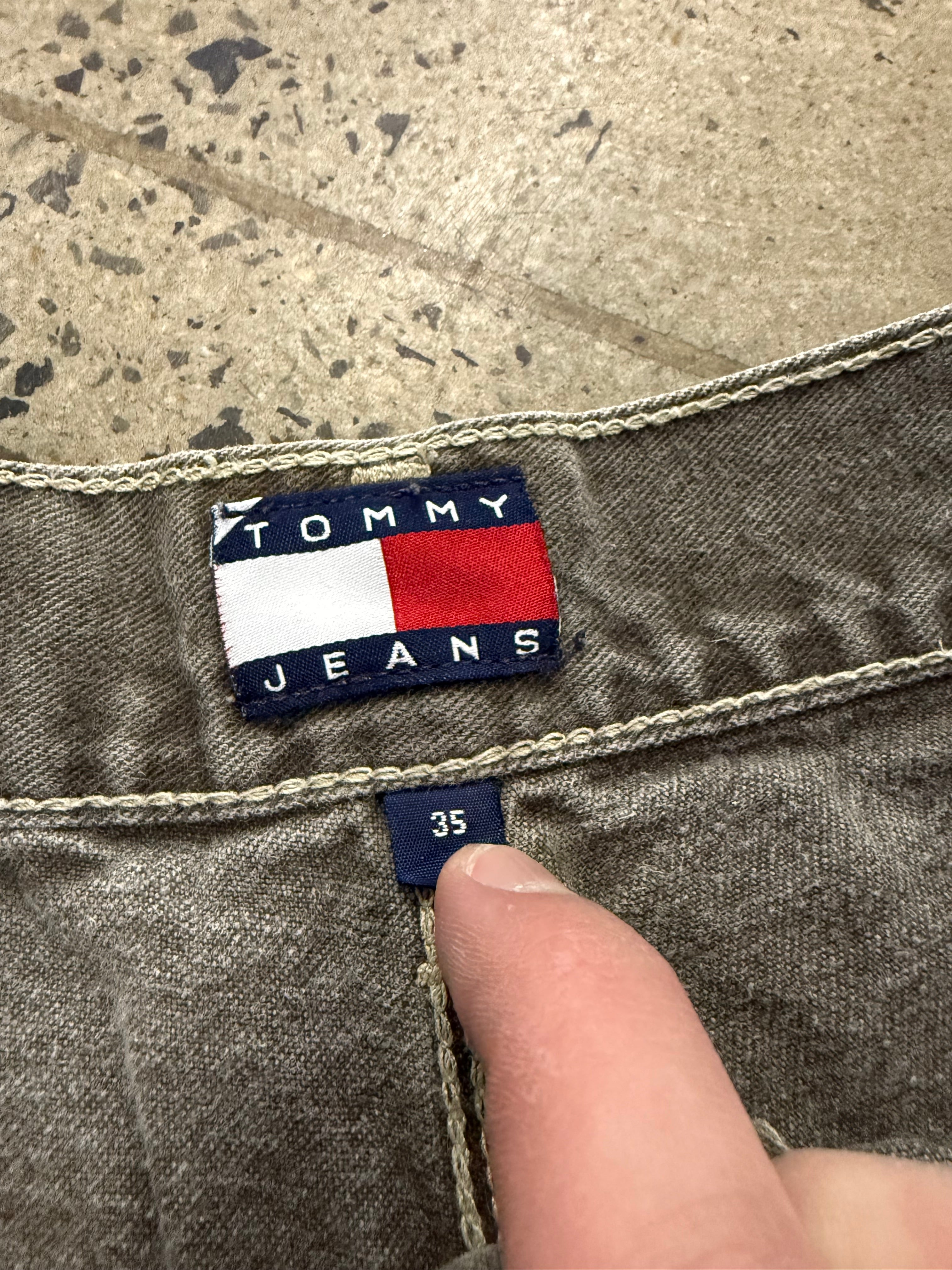 Vintage 90s Tommy Hilfiger Cargo Shorts (35)