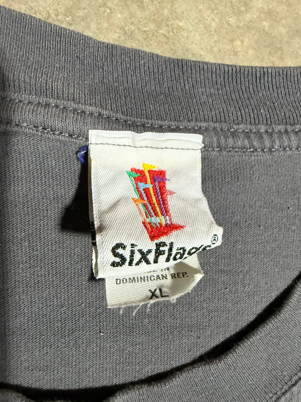 Vintage 90s Six Flags Orca T-Shirt (XL)