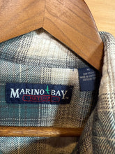 Load image into Gallery viewer, Vintage Marino Bay Flannel Shirt (M)
