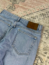 Load image into Gallery viewer, Vintage Lightwash Calvin Klein Jeans (29x30)
