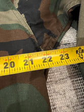 Load image into Gallery viewer, Vintage Camo Button Up Jacket (M)
