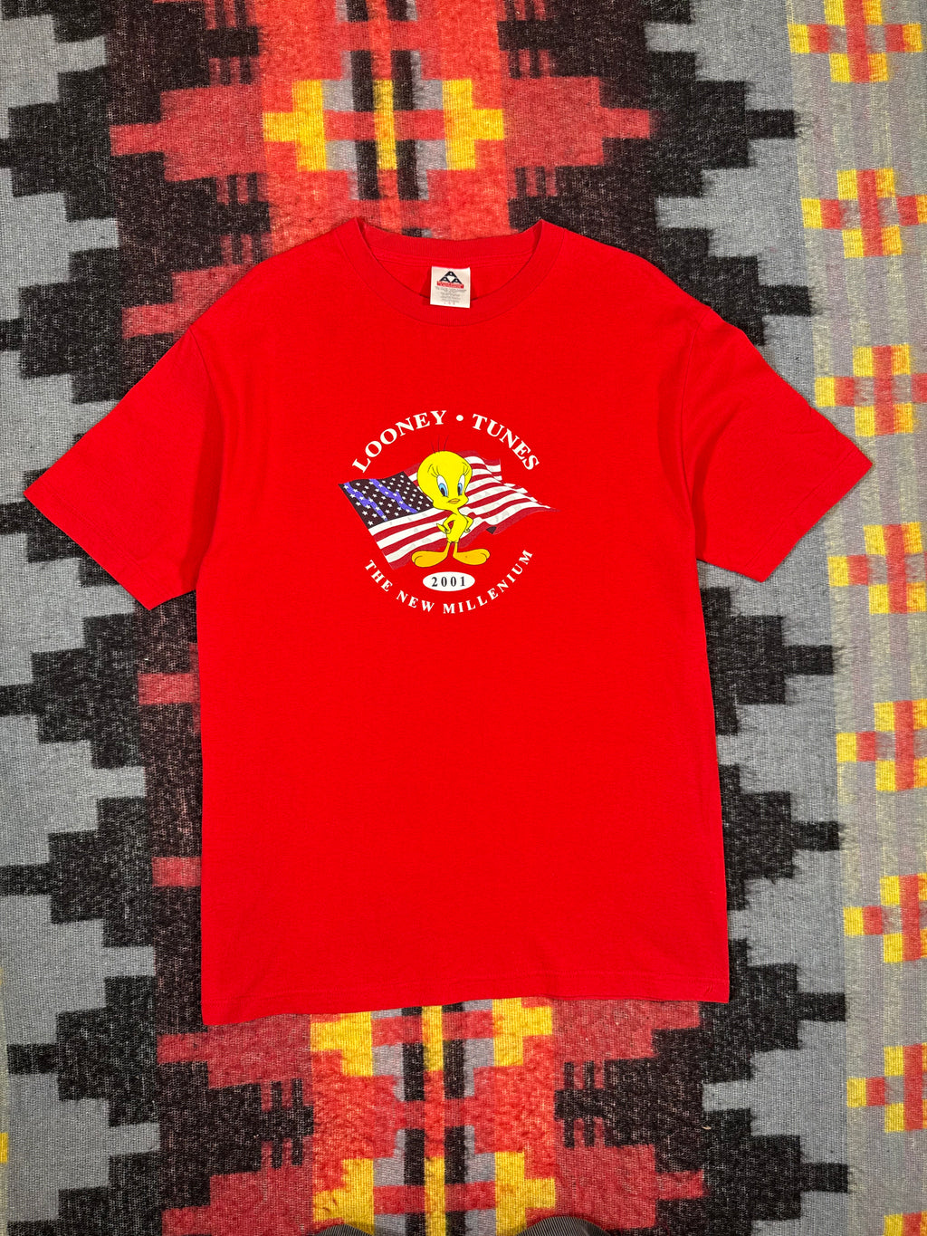 Vintage 2001 Tweety Bird American Flag Shirt (L)