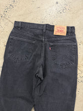 Load image into Gallery viewer, Vintage Black Levi’s 550 Jeans (32x28)
